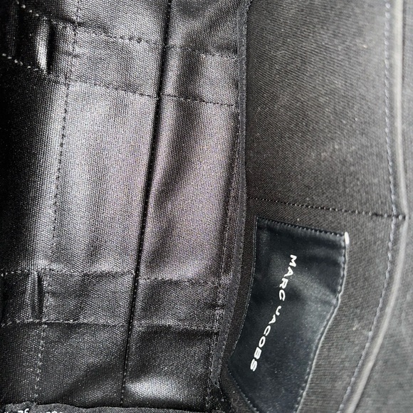 Marc Jacobs Black Canvas Medium Tote Bag w/ Marc Jacobs logo strap - Picture 3 of 6